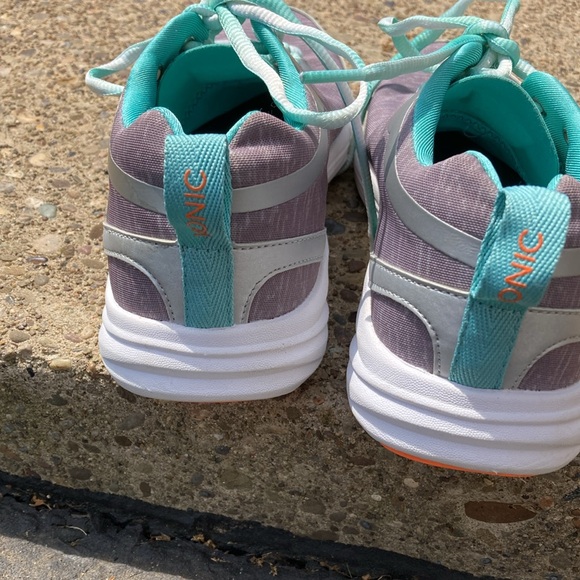 Vionic womens 7.5 cross trainers - Picture 11 of 14